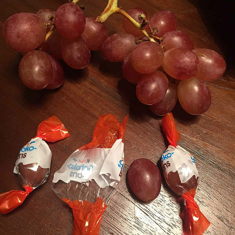 Weintrauben in Kinder-Schoko-Bonbon-Papier